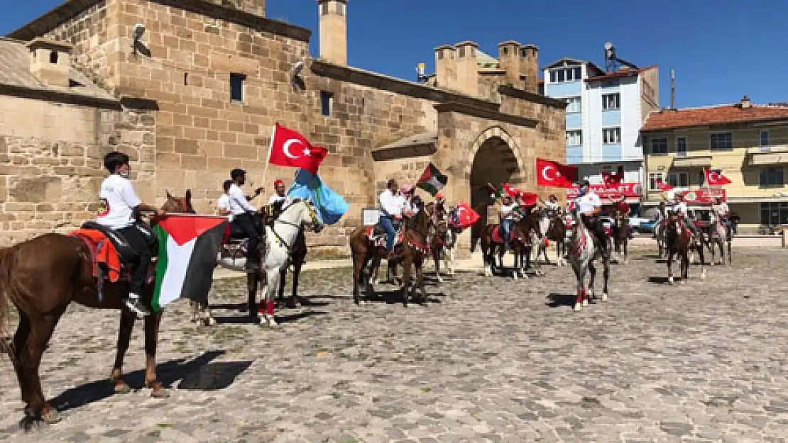 Döğerli atlılardan İsrail'e tepki