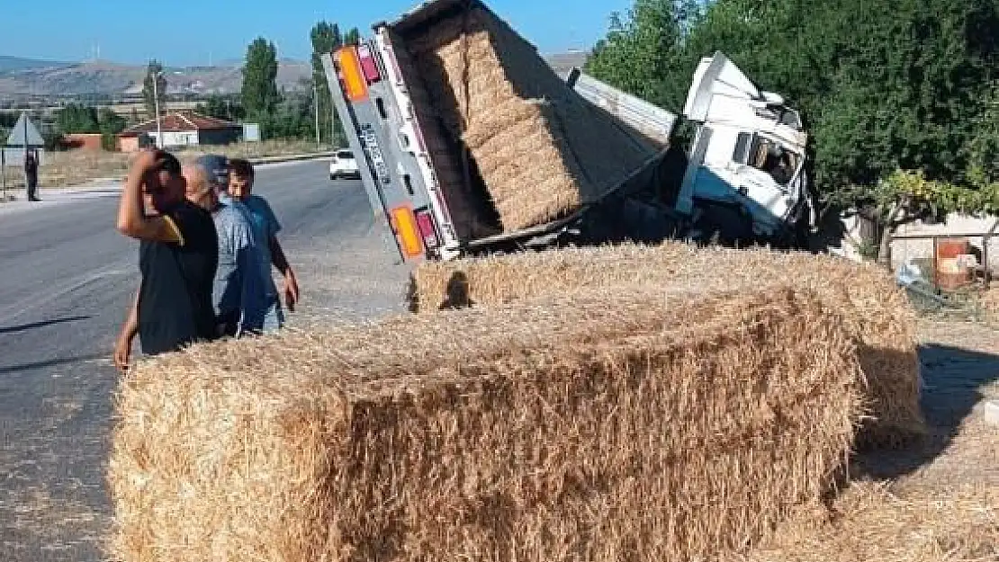 Dolmuş beklerken üzerine saman balyası düşen kadın hayatını kaybetti