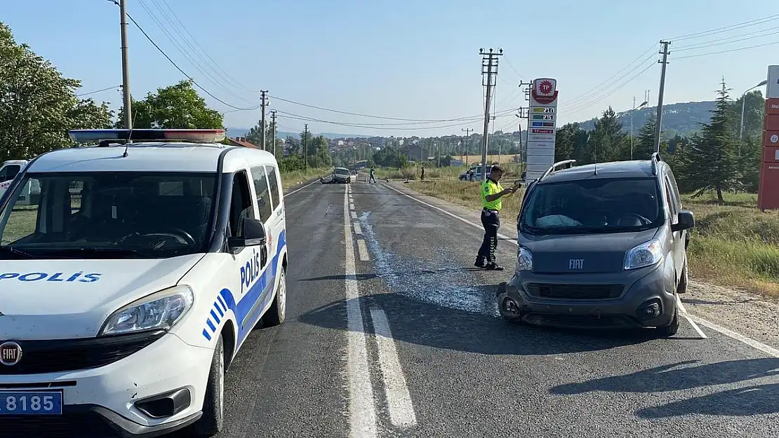 Domaniç’te otomobiller çarpıştı: 1 yaralı