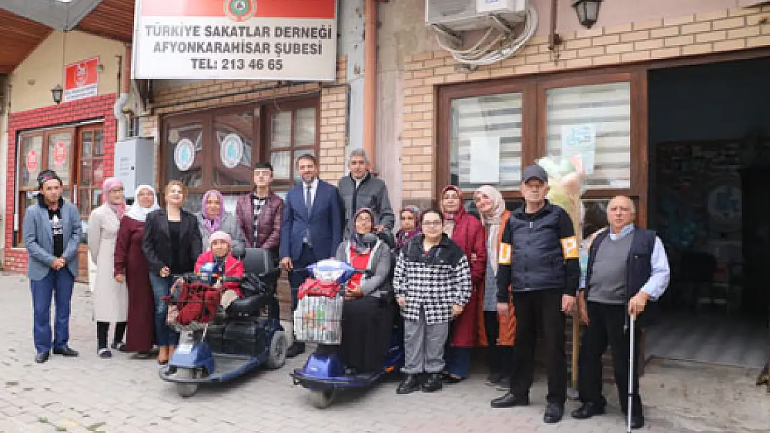 Dr. Ersan Özgür, Türkiye Sakatlar Derneği’ni ziyaret etti