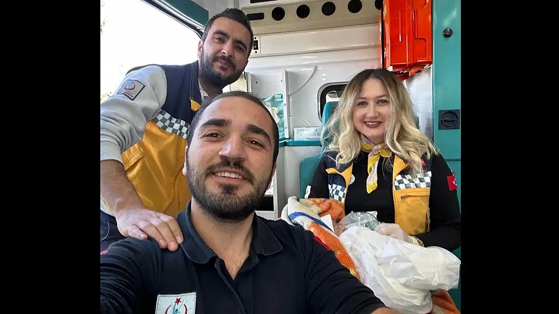 Dünyaya Gözlerini Ambulansta Açtı