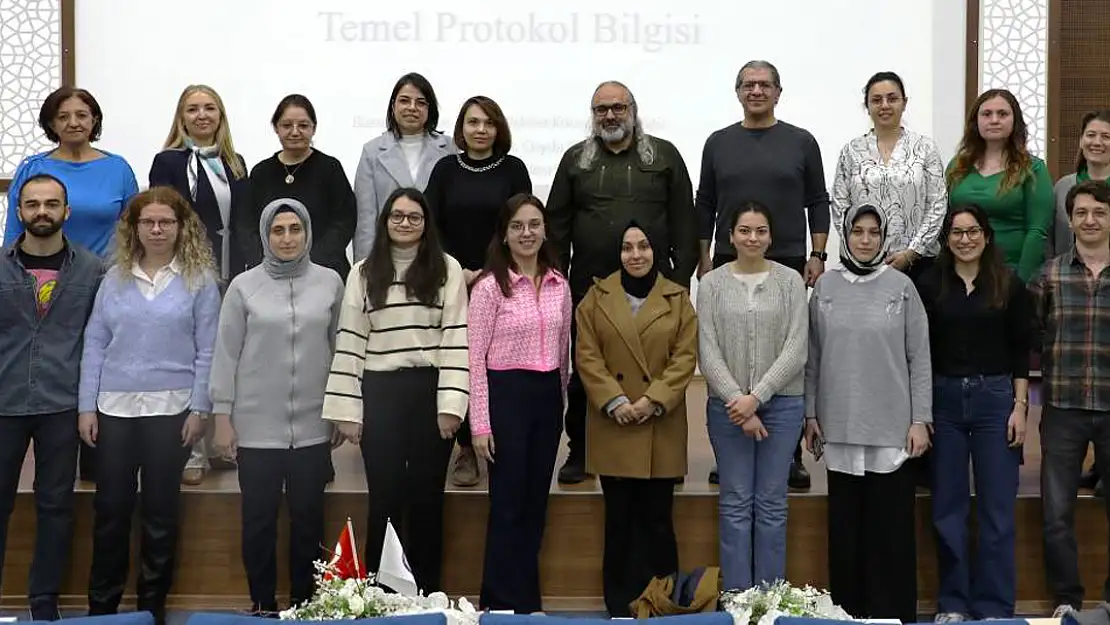 Eczacılık Fakültesi Çalışanlarına Protokol Eğitimi Verildi