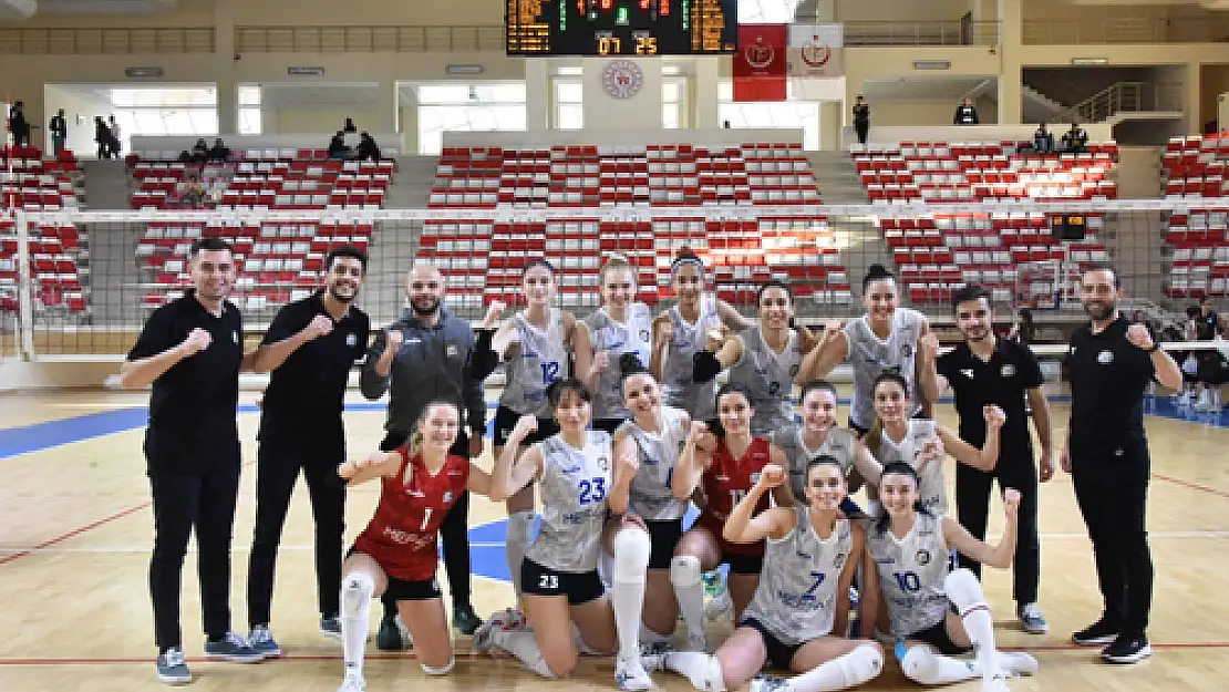 Eğitim Ve Spor Kulübü Kadın Voleybol Takımı Rakibini 3-0 Mağlup Etti