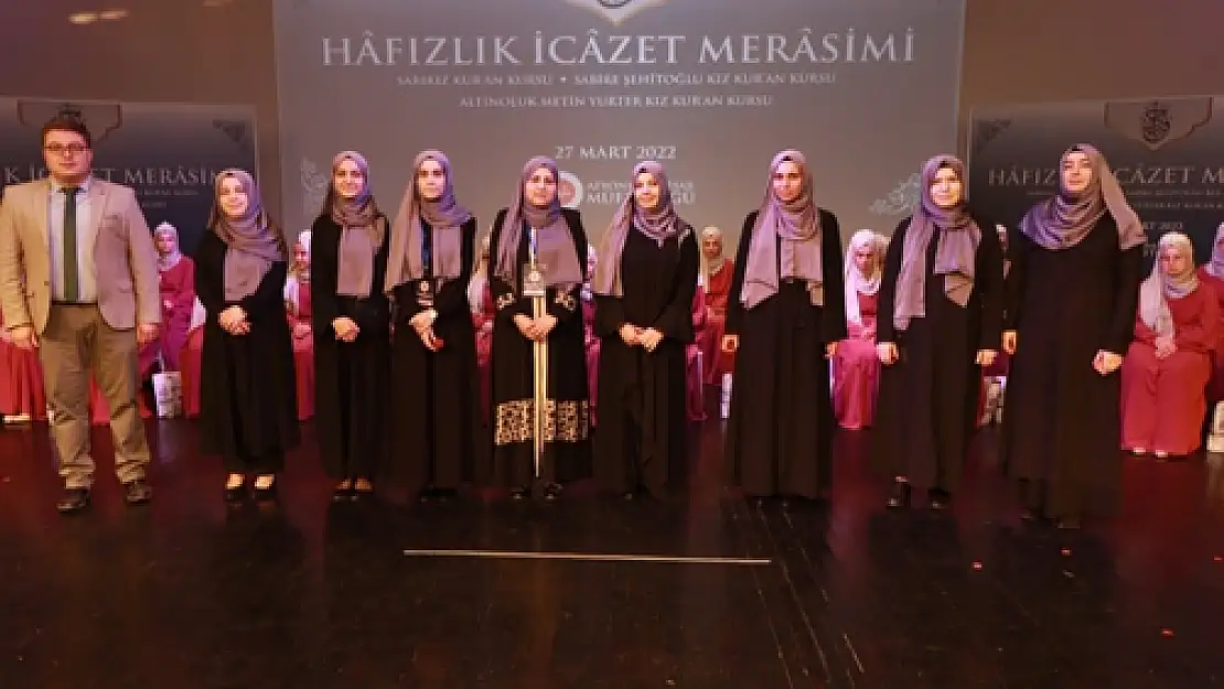 Eğitimini tamamlayan 47 'hafize' taç giydi