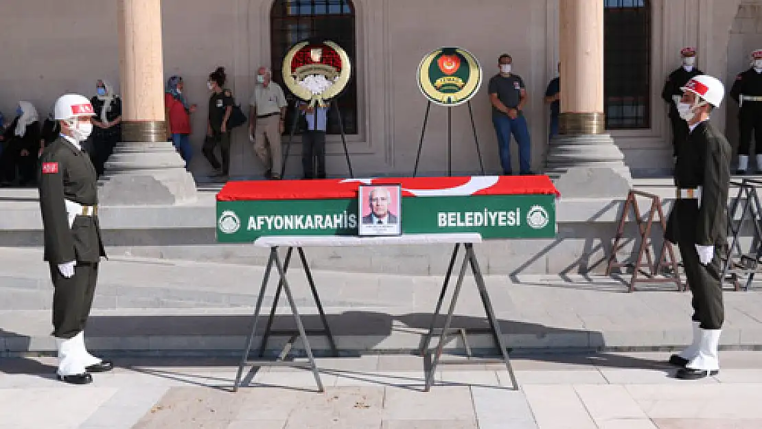 Emekli asker, askeri törenle son yolculuğuna uğurlandı