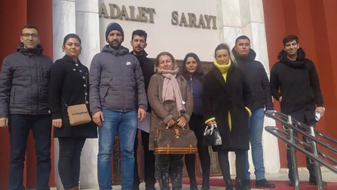 Emirdağ Belediyesi'nin eski  çalışanları haklarını arıyor