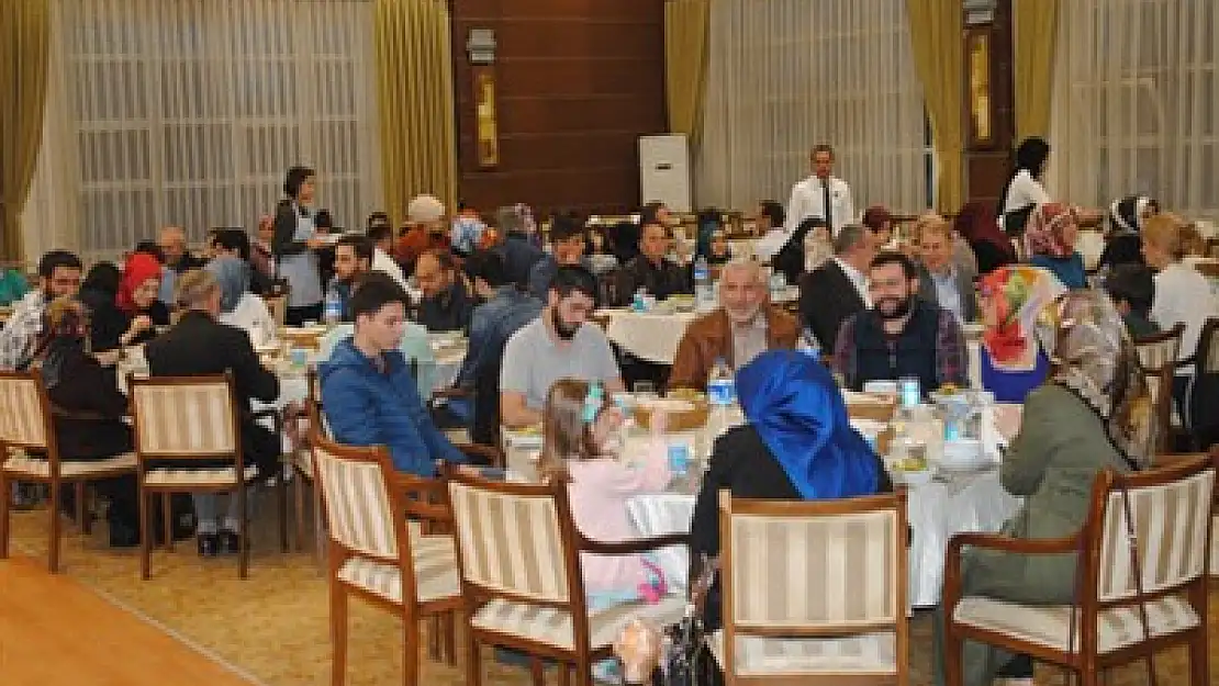 Ensar Vakfı paydaşları iftarda buluştu