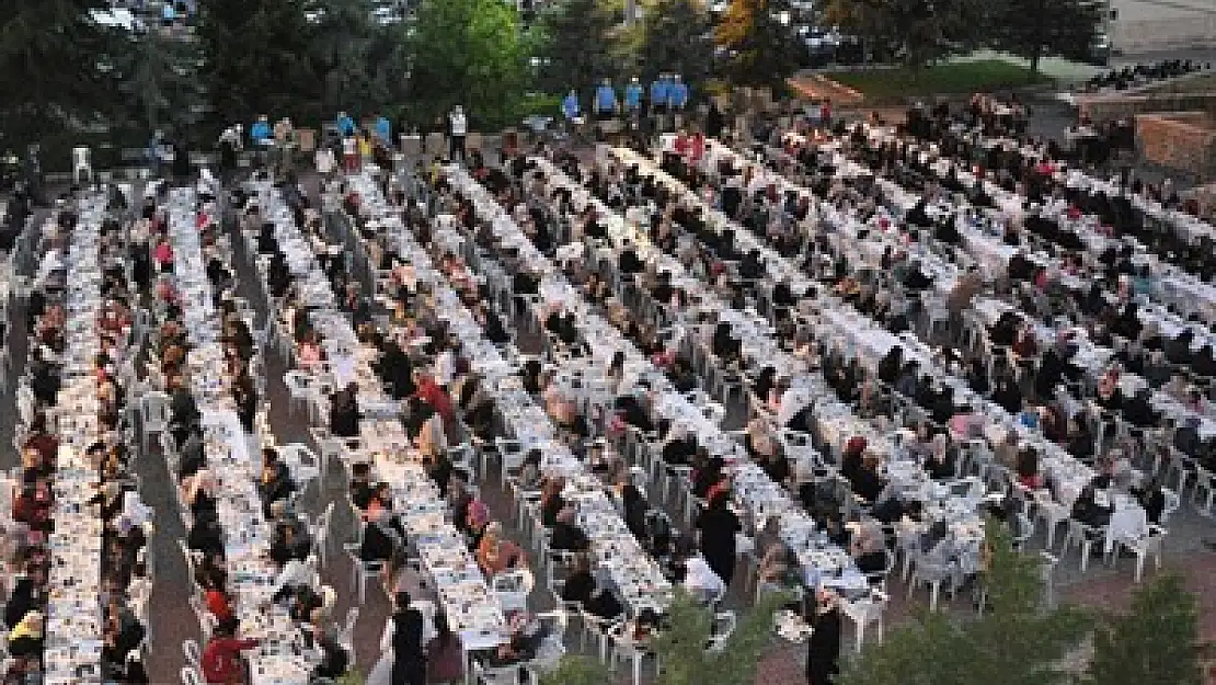 Erkmen'de 3000 kişilik iftar – Kocatepe Gazetesi