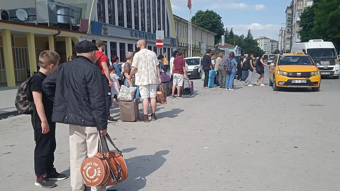 Eskişehir Tren Garı'nda bayram tatili hareketliliği