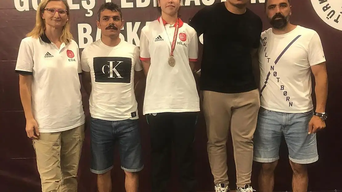 Eskişehirli sporcudan halterde gümüş madalya