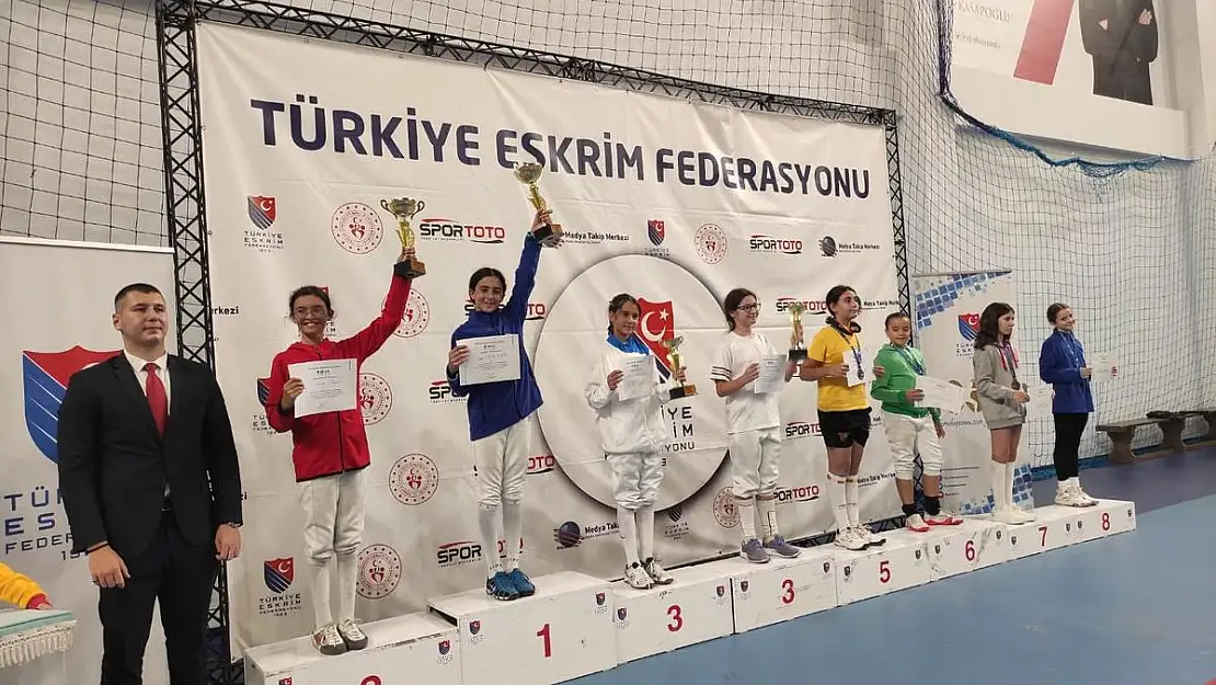 Eskişehirli sporcular eskrimde 3 derece aldı