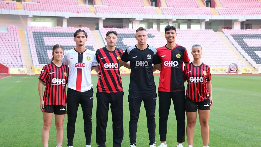 Eskişehirspor'un yeni sezon formalarına ilk 24 saatte yoğun talep