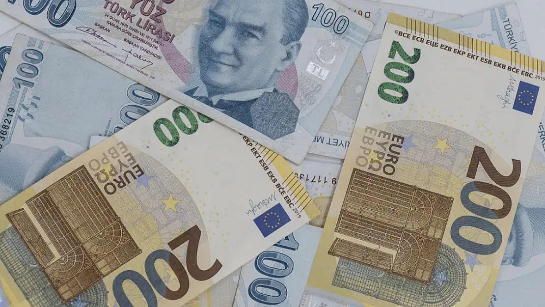 Euro Dolar Neden Düşüyor?