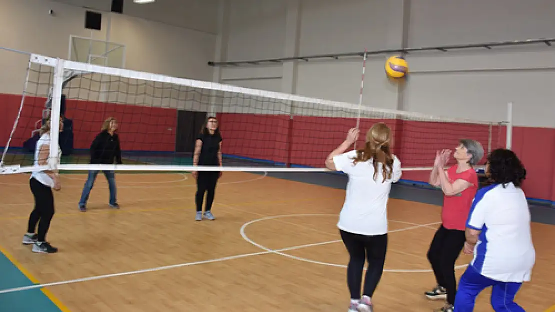 'Evinin Sultanları' voleybol  turnuvası ile salona iniyor