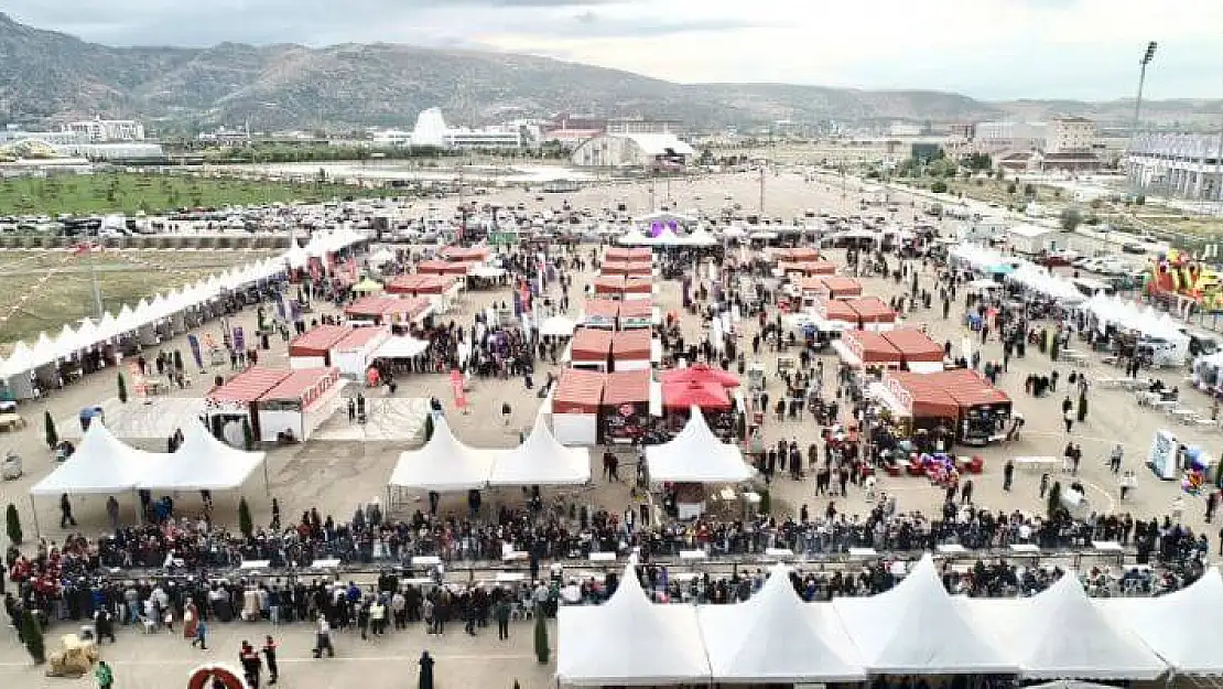 GASTRO AFYON FEST 300 BİN ZİYARETÇİ AĞIRLADI