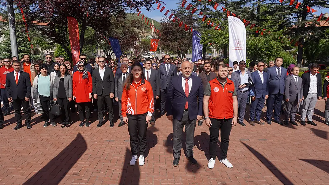 Gençlik Haftası Çelenk Sunumu İle Başladı