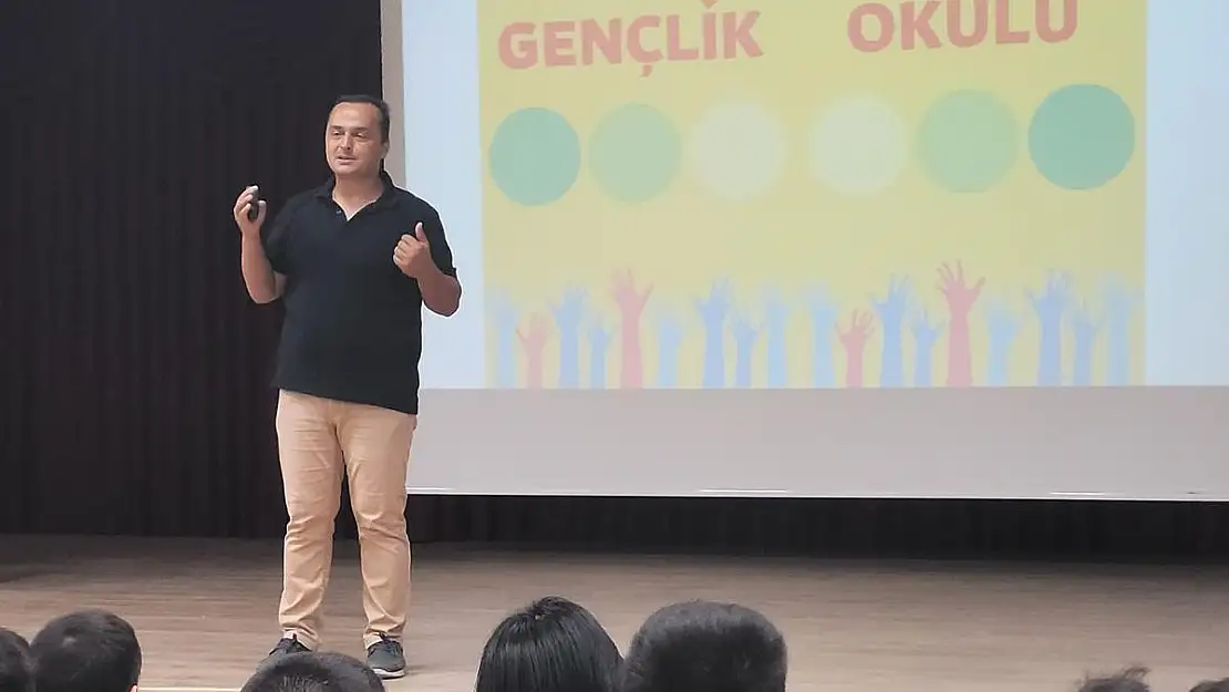 Gençlik Okulu seminerleri devam ediyor