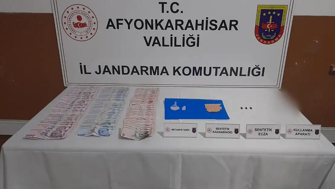 Getirdikleri Uyuşturucuları Satamadan Jandarmaya Yakalandılar