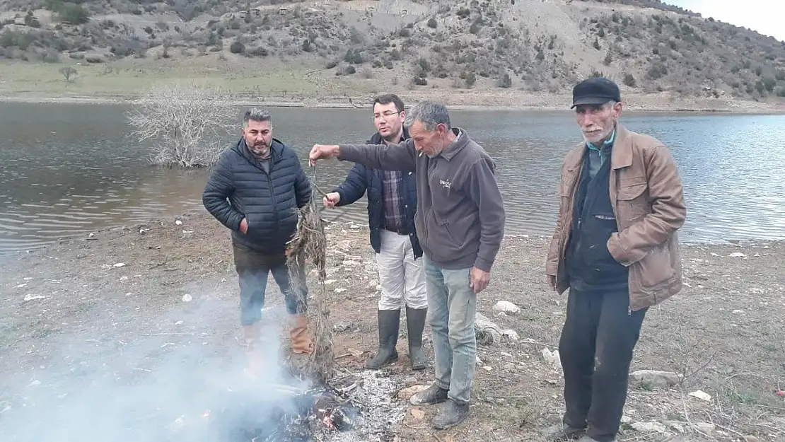 Göletlere kaçak avcılık baskını. 2 bin 500 metre kaçak ağ yakalandı