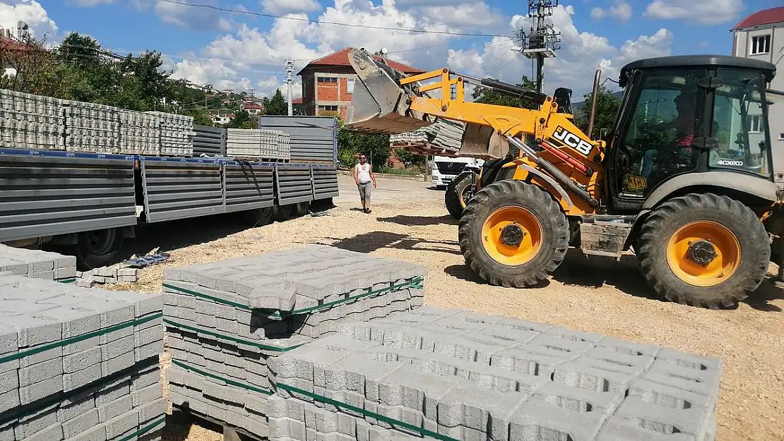 Gölpazarı’nda kaldırım yenileme çalışmaları başladı