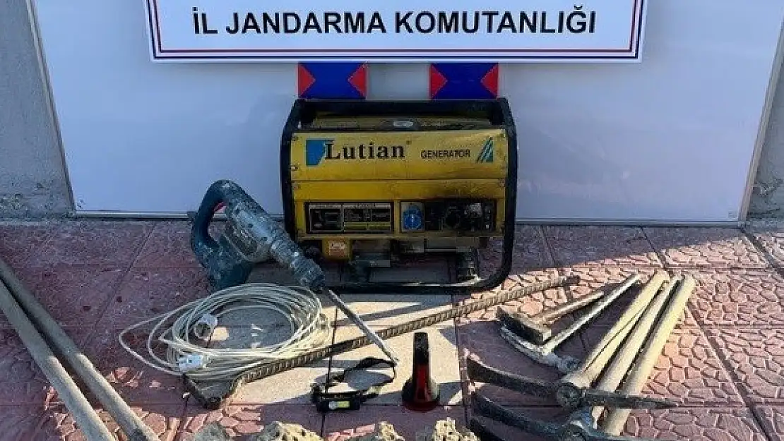 Gömü ararken Jandarma’yı buldular