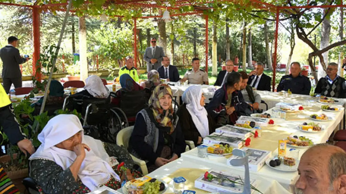 “Gönlümüzden geçen  yaşlılarımızın aile ortamında kalabilmesi”