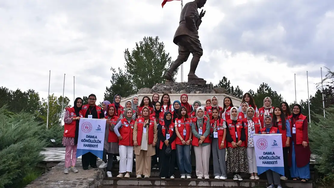 Gönüllü Gençler Şifa Dağıttı