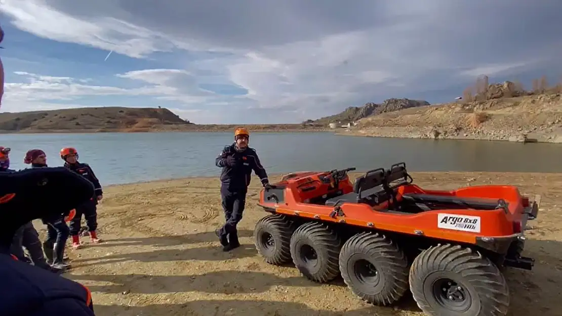 Göreve yeni başlayan personellere arazi aracı ve bot kullanımı eğitimi