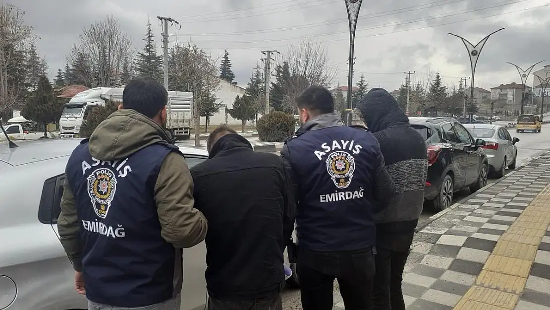 Gurbetçinin evini soyan hırsızlar polisten kaçamadı