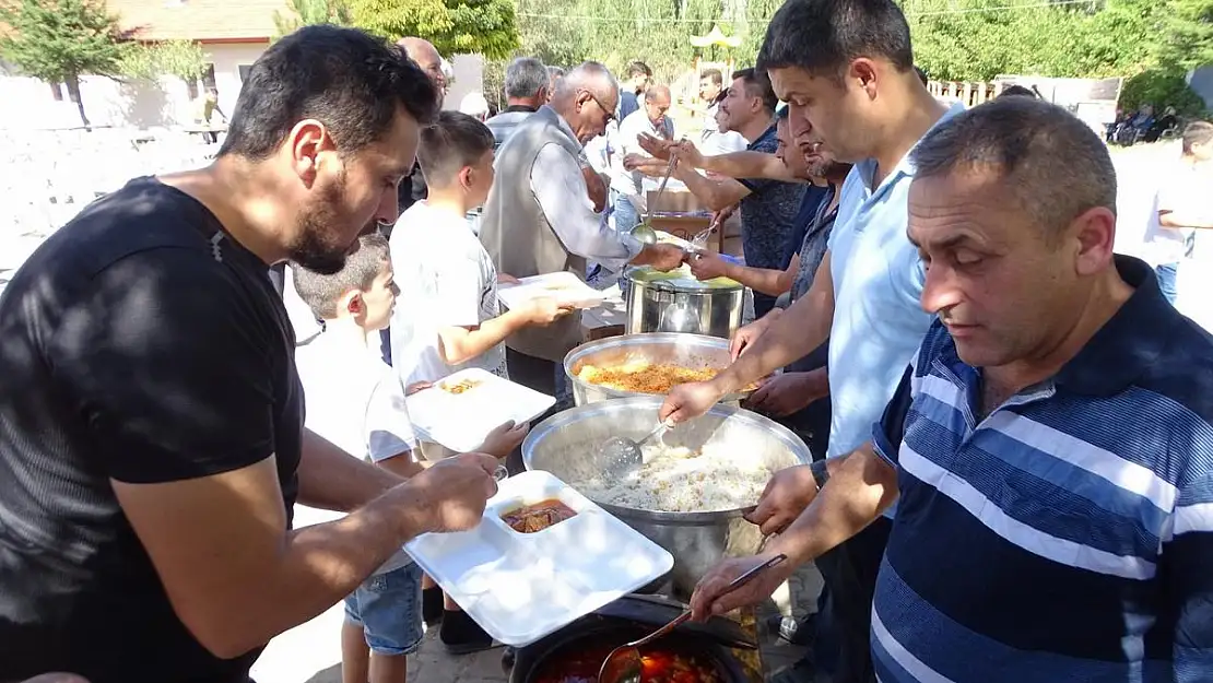 Hamamköy'de hayır yemeği