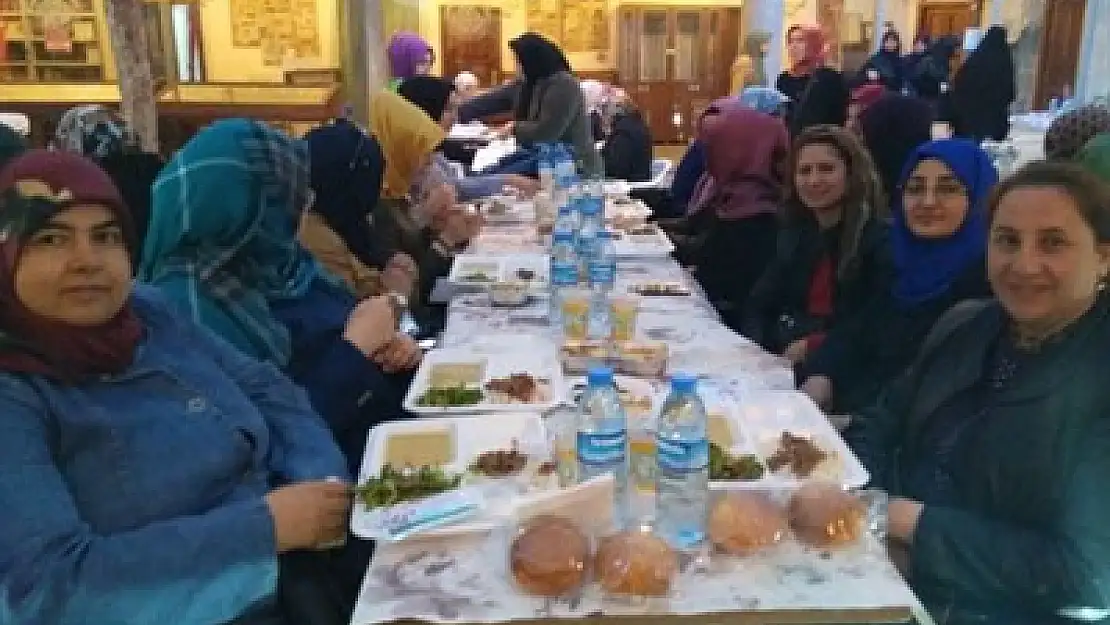 Hayırsever hanımlar İHH iftarında buluştu