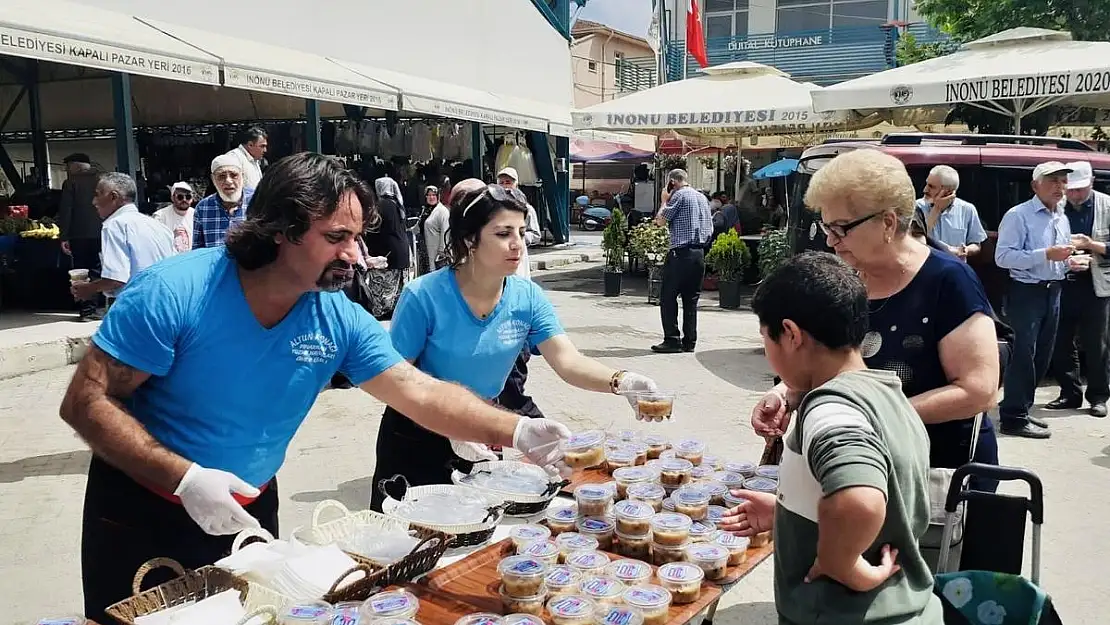 Hayırsever vatandaş 3 bin kişiye aşure dağıttı