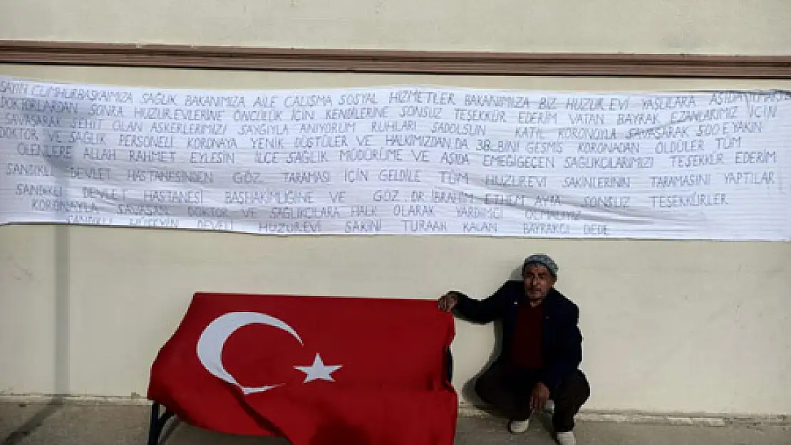 Hazırladığı pankart ile devlet yetkililerine teşekkür etti