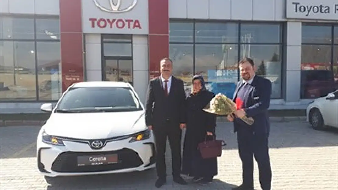 Hibrit teknolojili Toyota Corolla Afyon sokaklarında