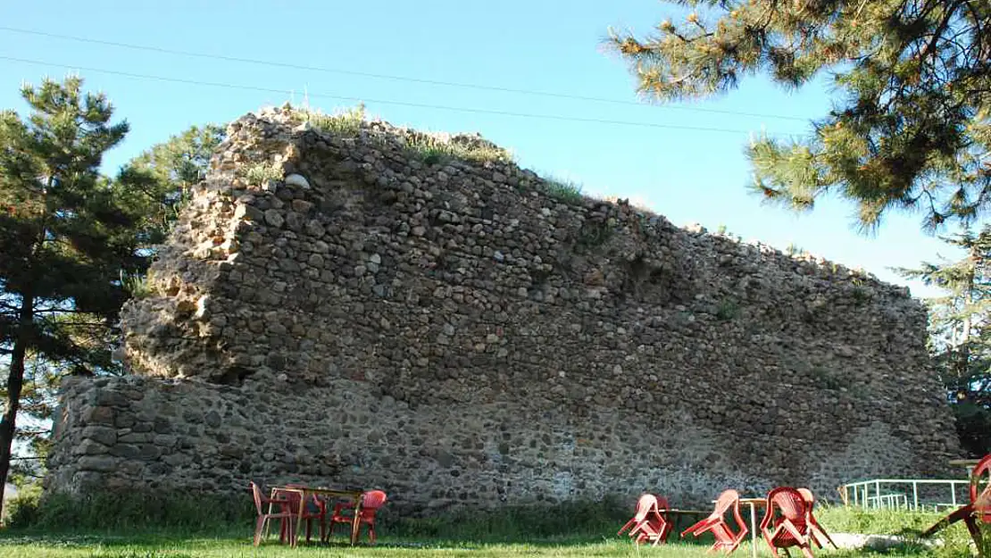 Hisar Kalesi Afyon'da Nerede?