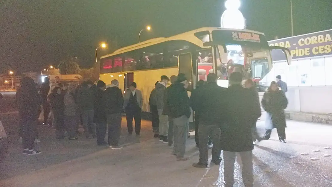 Hisar Turizm'in Umrecileri Dualarla Uğurlandı