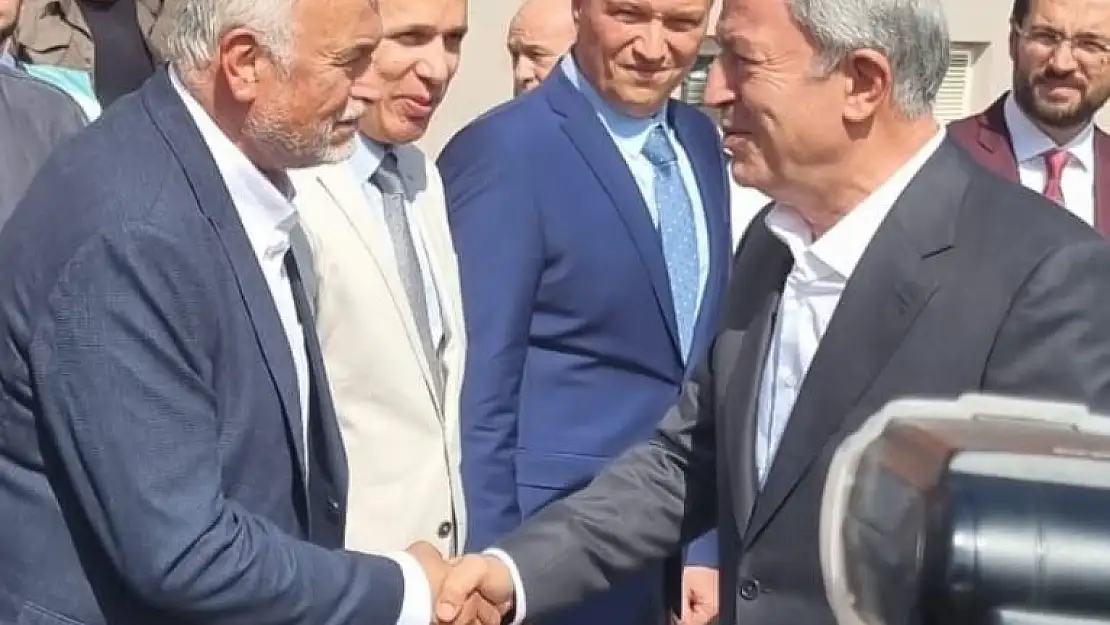 Hulusi Akar, faaliyetleri sebebiyle Başkan Özdemir’i tebrik etti