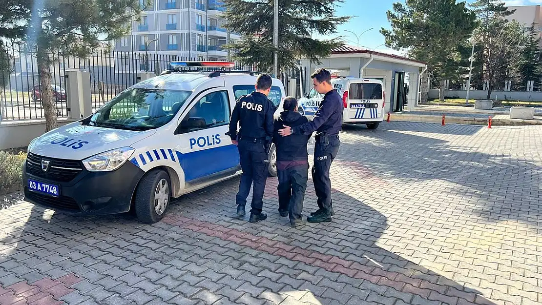 İbadethane ve mezarlara zarar vermekten aranan şahıs yakaladı