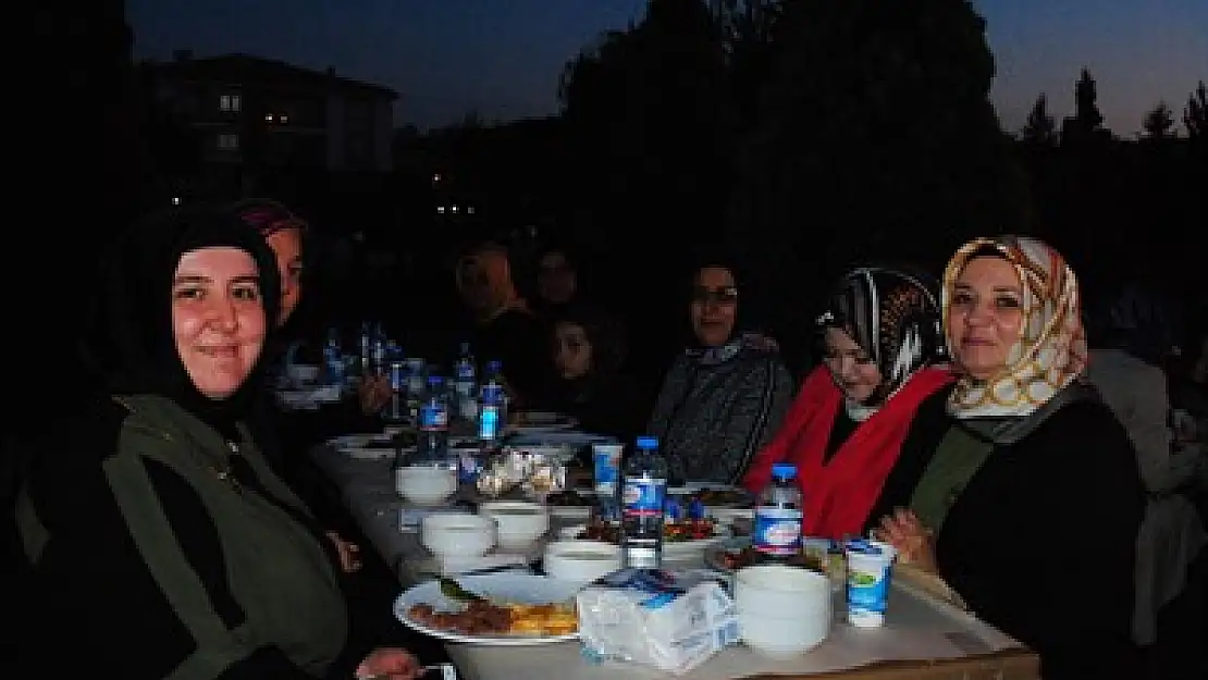 İHH kadın kollarından hanımlara iftar