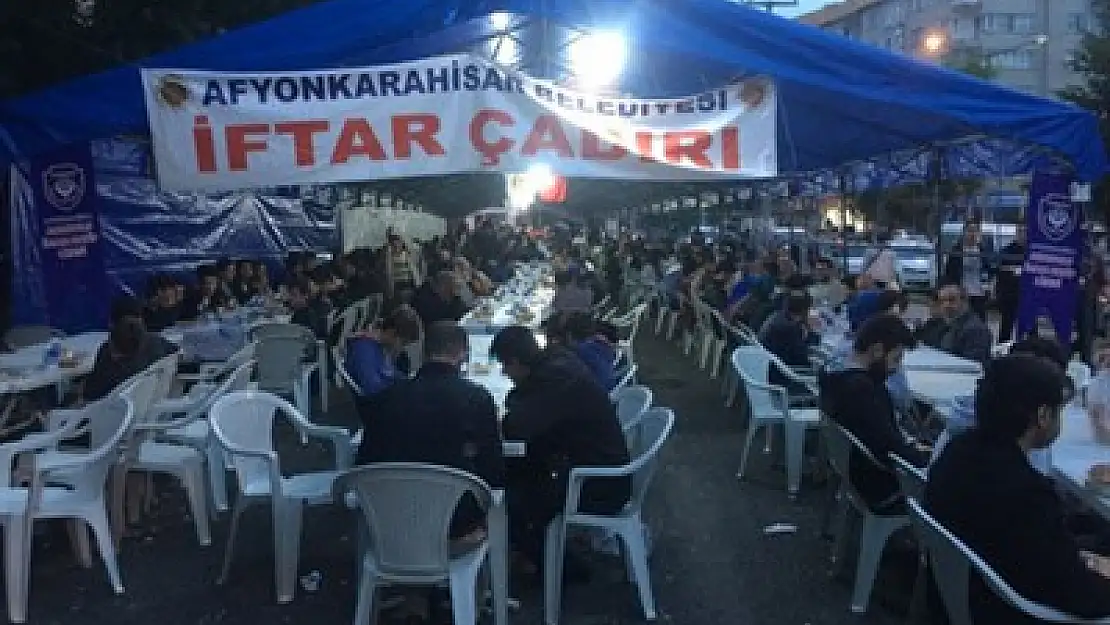 İHL öğrencileri 1463 kişiye iftar sağladı