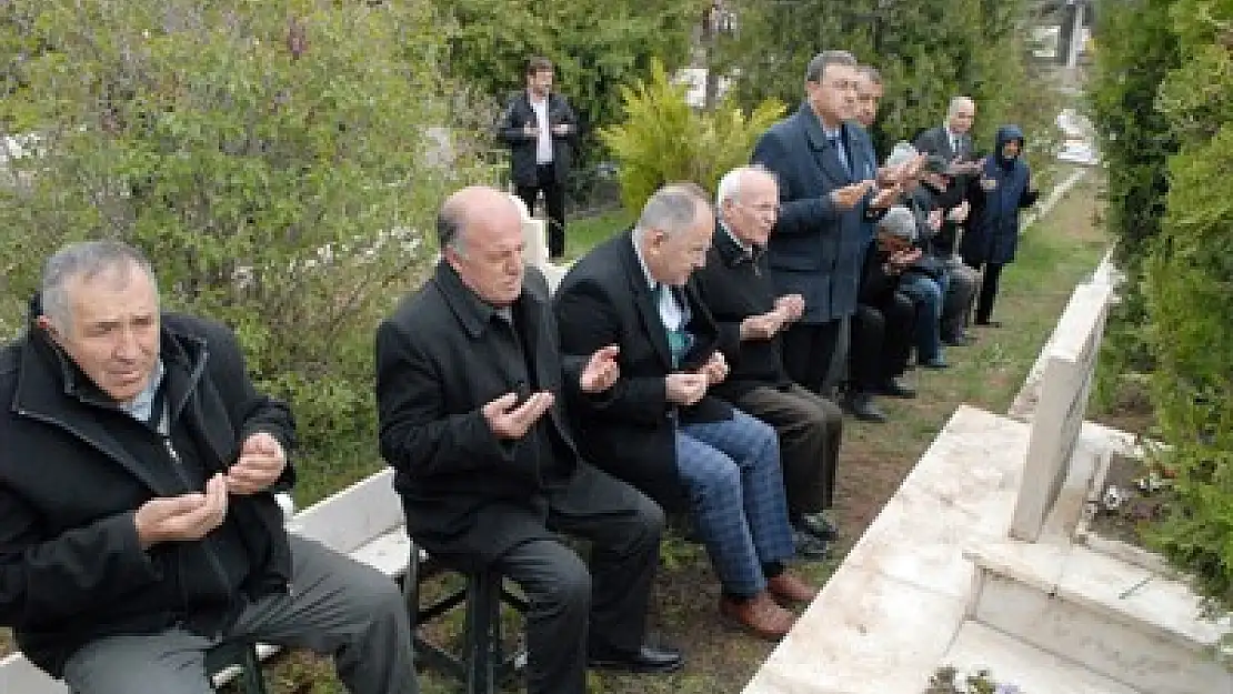 İlk tören kabri başında düzenlendi