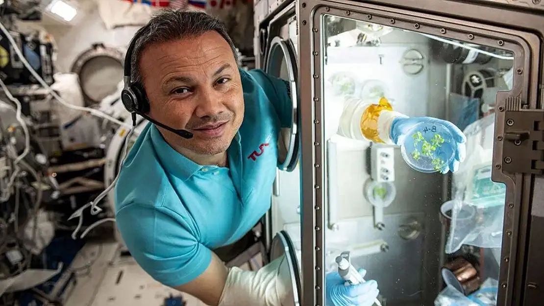 İlk Türk Astronot Alper Gezeravcı Dünya’ya Döndü