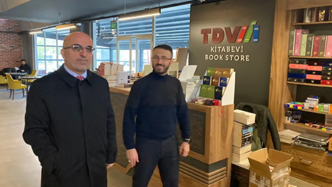 İmamoğlu, TDV Kitap Kafe'yi Ziyaret Etti