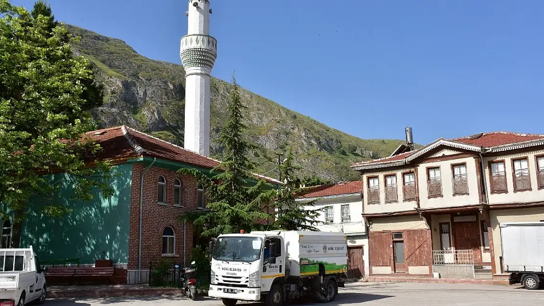 İnönü'de çevre temizlik çalışmaları tüm hızıyla devam ediyor