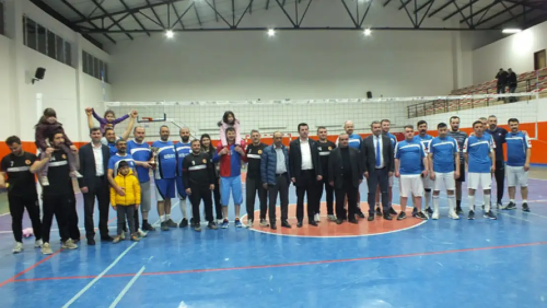 İsce'de voleybol turnuvası tamamlandı