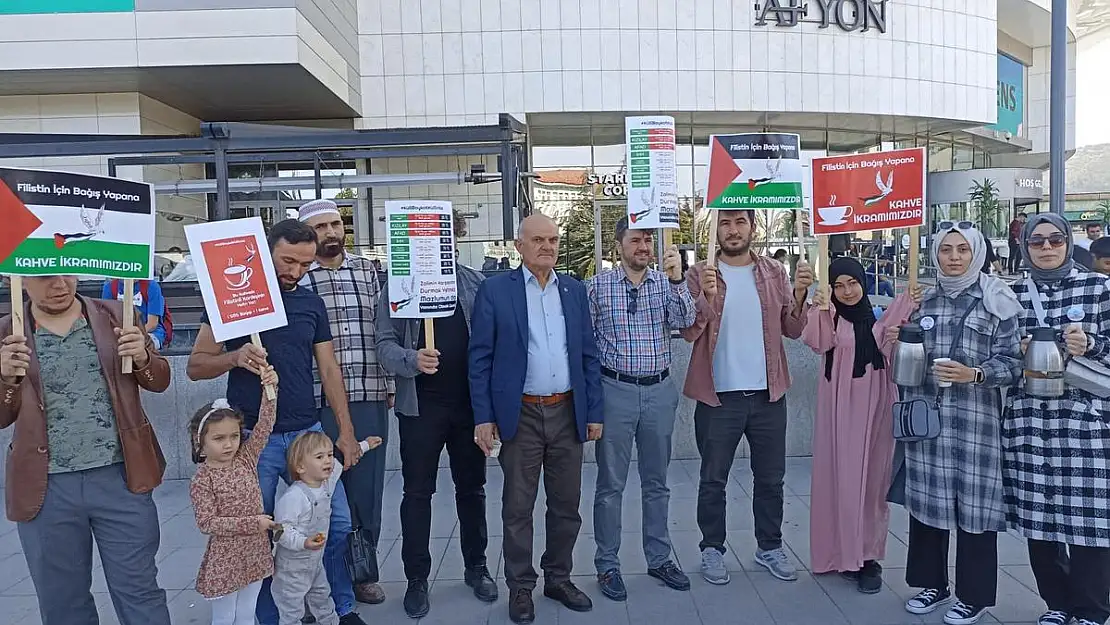 İsrail'i Kahve Dağıtarak Protesto Ettiler