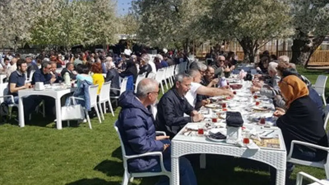 İYİ Parti kahvaltıyla seçim startını verdi