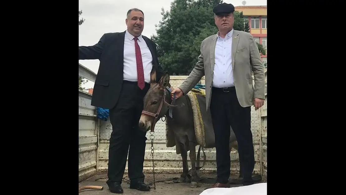 İYİ Partiden zamlara eşşekli protesto