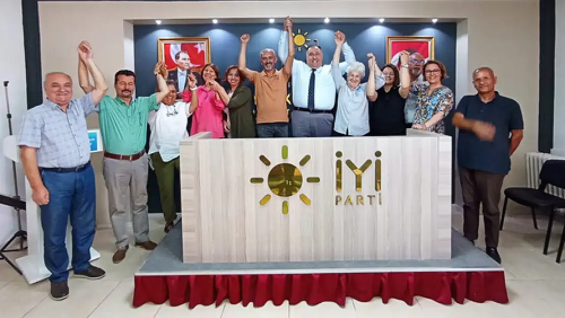 İYİ Parti'ye 6 yeni üye katıldı