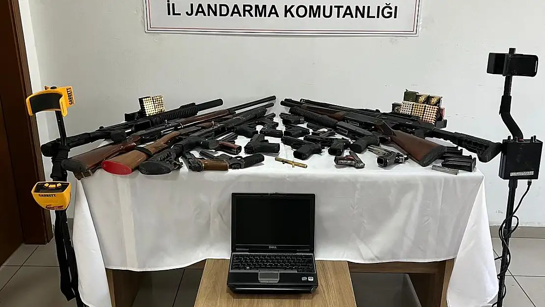 Jandarma Bile Neye Uğradığını Şaşırdı! Evden Suikast Silahı, Çok Sayıda Mermi Ve Yer Altı Görüntüleme Cihazı Çıktı